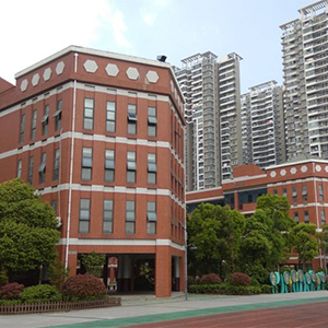 破解暑期托管难题 校园变身“艺体